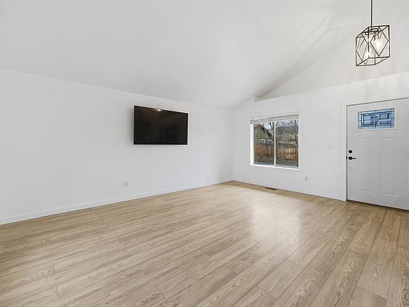 3rd image of 51281 Riley Ln