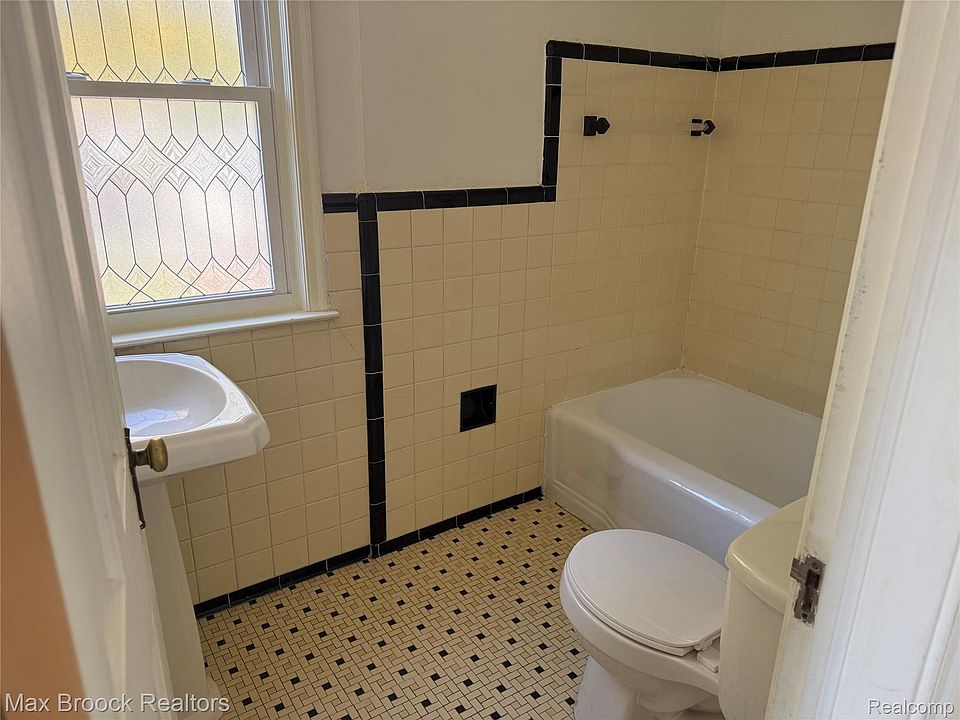 23021 Tulane Ave, photo 9