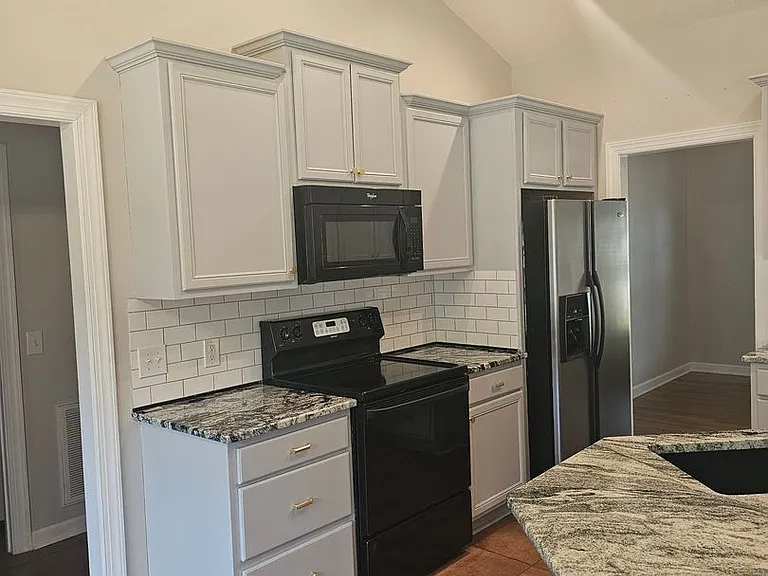 140 Patricia Ct — Photo 5