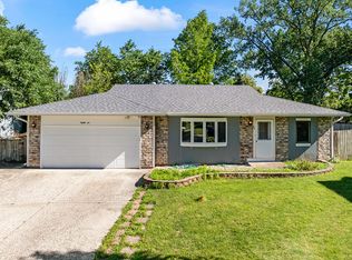 86 Joslyn Dr, Elgin, IL 60120