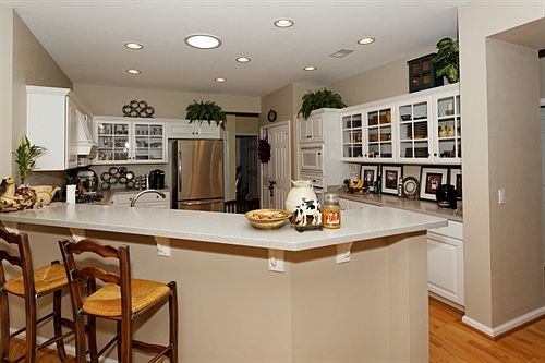 Spacious Kitchen with
        Gas
