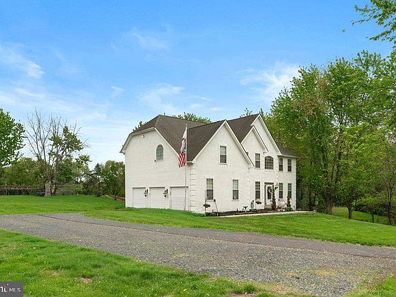 3rd image of 32 Meadow Ln