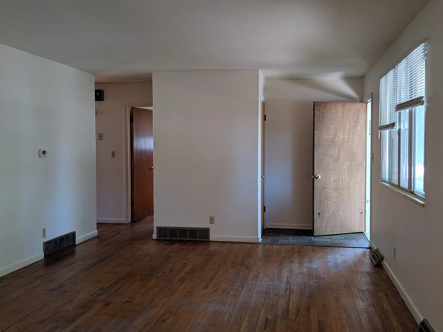 3 bed, 2436 sqft, $1,950 — Photo 2