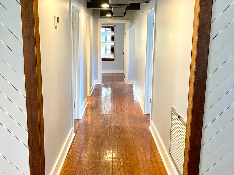 736 SE 9th St — Photo 5