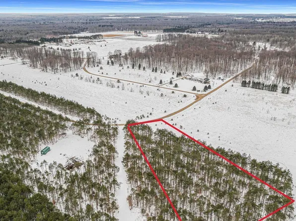 331 Kleehammer Club Dr NE, Kalkaska, MI 49646