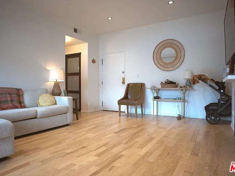 832 Palm Ave #206 — Photo 3
