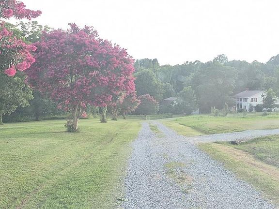 4th image of 141 Old Thomas Farm Rd