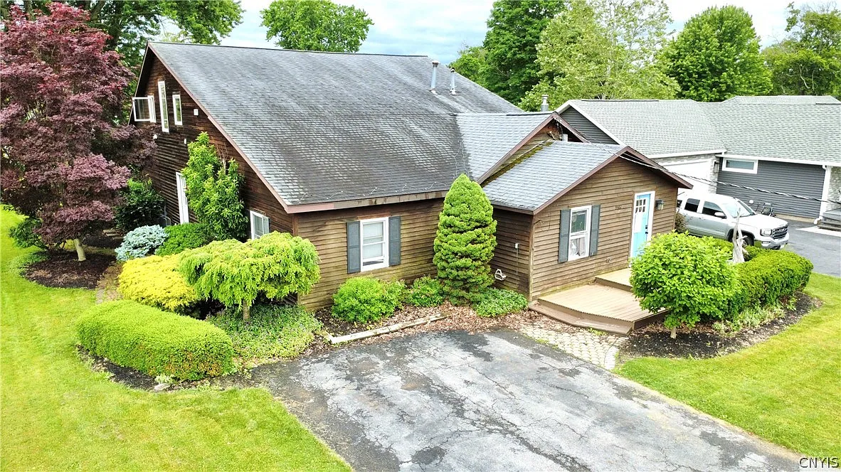 4 bed, 2.0 bath, 2605 sqft, $2,400 — Photo 3