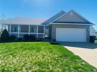2401 E Glenwood Dr, Des Moines, IA 50320