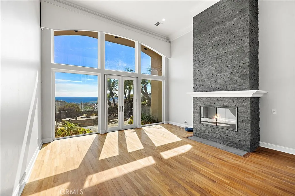 3 bed, 2.5 bath, 3500 sqft, $8,500 — Photo 2
