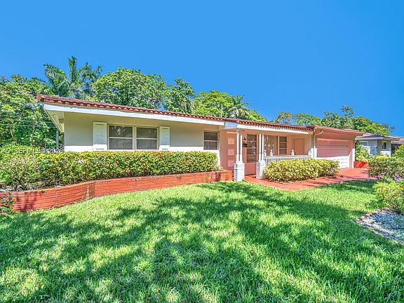 3rd image of 861 Holly Ln