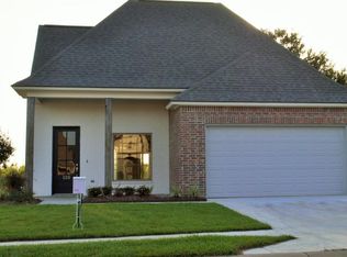 120 Golden Cypress Dr, Youngsville, LA 70592