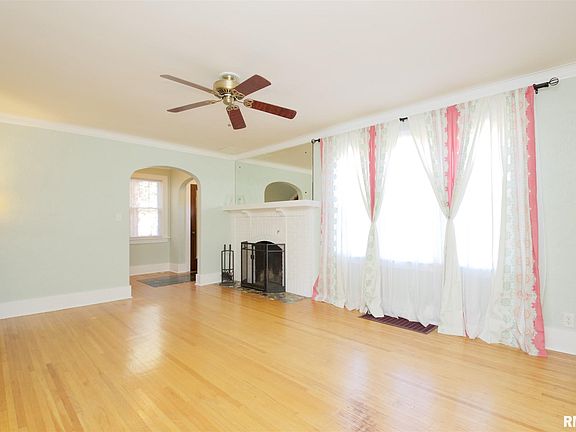 3rd image of 3025 N Sheridan Rd