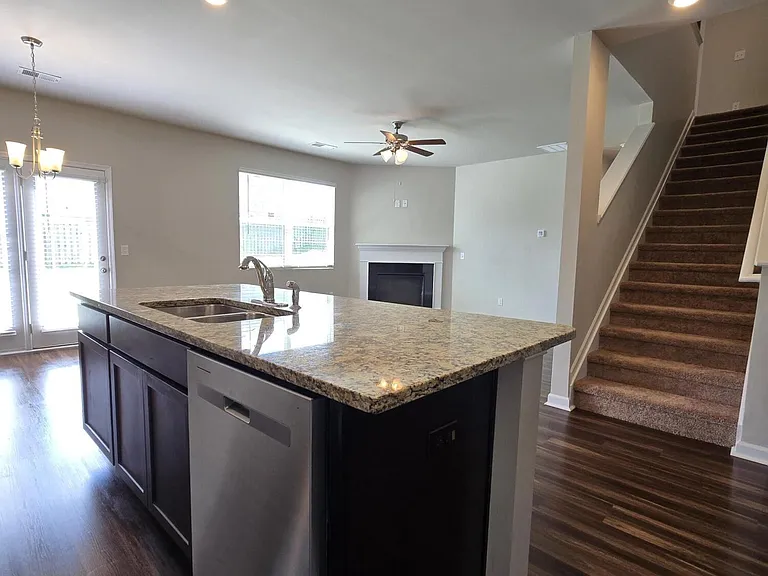 3056 Pepperhill Dr — Photo 8