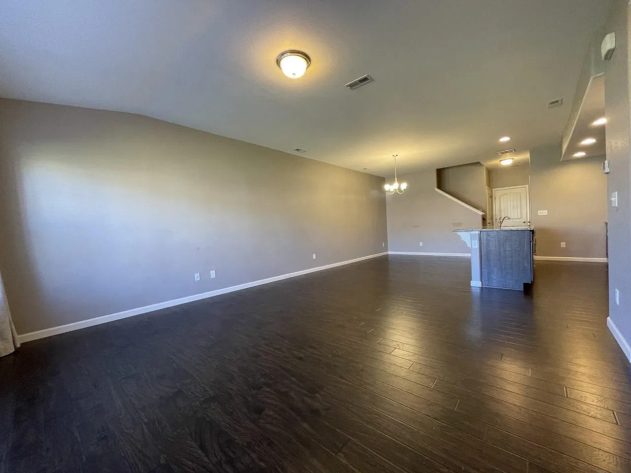 3 bed, 2.5 bath, 1682 sqft, $2,301 — Photo 4