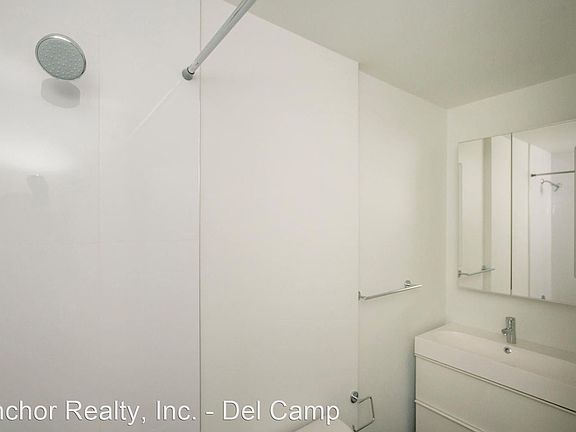 5th image of 2635 Sacramento St APT 4