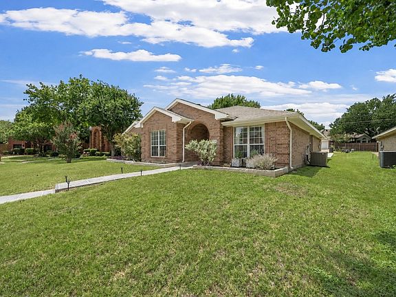 3rd image of 204 Arbor Ridge Dr