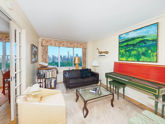 3rd image of 15 W 72nd St #27DE