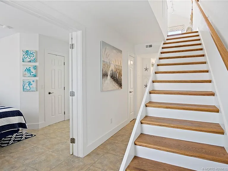 245 NE Macarthur Blvd #12 — Photo 7