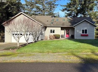 1147 11th St SE, Bandon, OR 97411