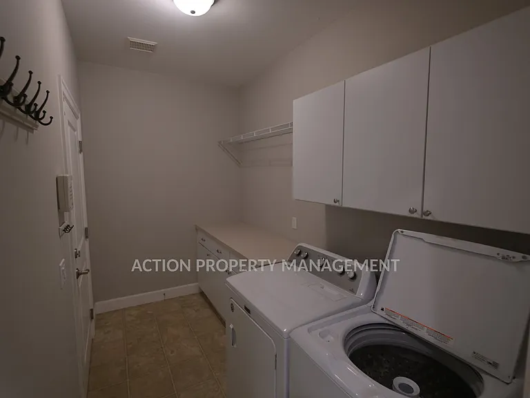 103 E Cobblestone Ln — Photo 35