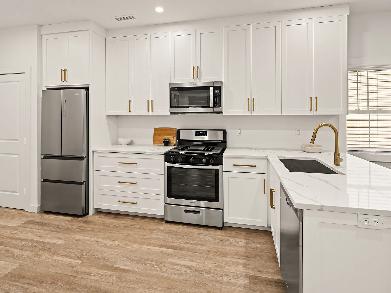 211 Ferry Blvd — Photo 4
