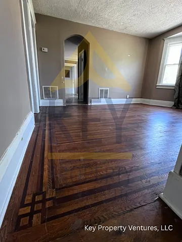187 Burrows St - 1 — Photo 2