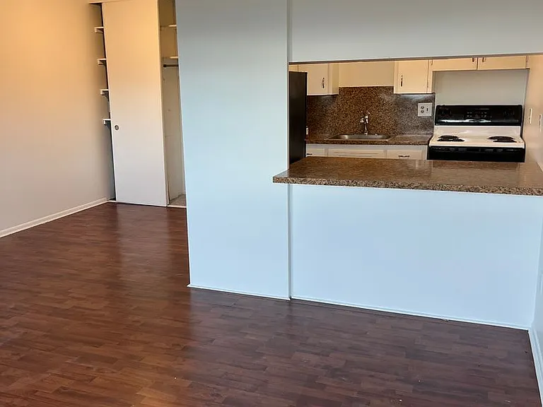 Fairview Apartments — Photo 22