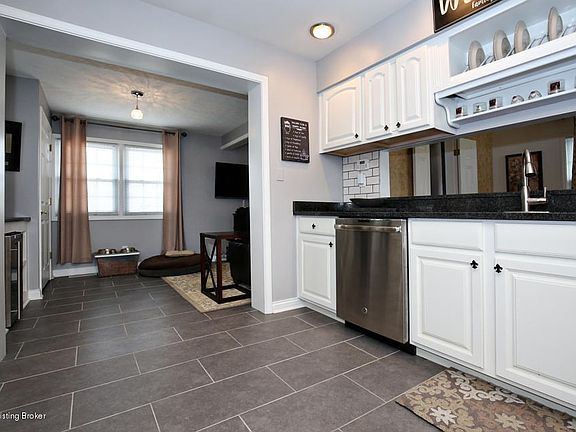 Mount Vernon Kitchen looking into Great