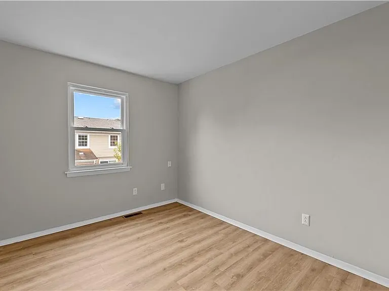 811 S Grosvenor Ct — Photo 9