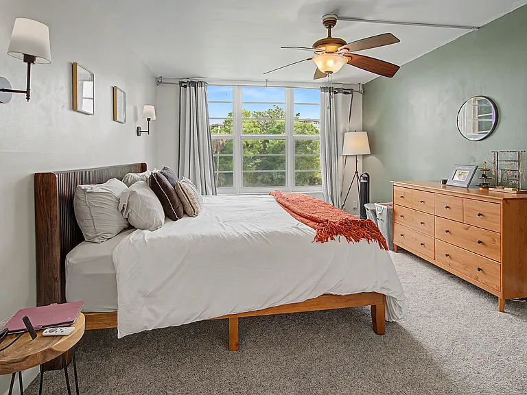 3930 Oaks Clubhouse Dr #304 — Photo 16