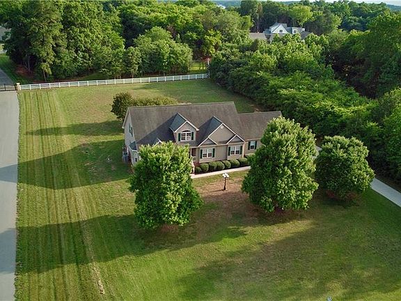 2nd image of 2034 Waterford Pointe Rd
