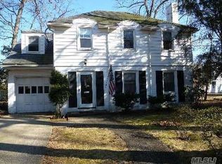 14 Delaware Ave, Freeport, NY 11520