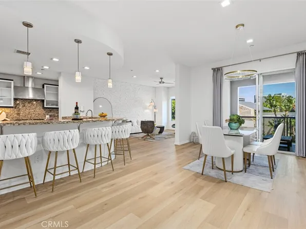 21 Gramercy Unit 220, Irvine, CA 92612