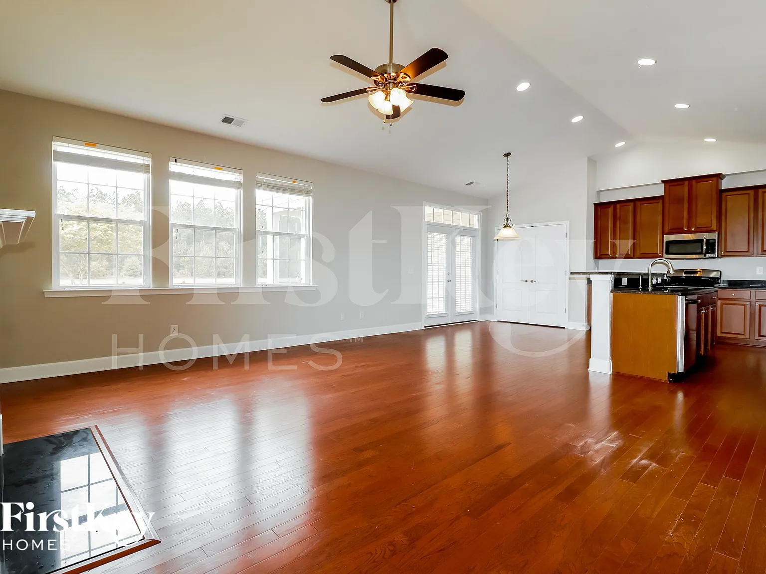 5 bed, 4.0 bath, 2930 sqft, $2,605 — Photo 2