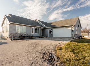 25777 Luckey Rd, Perrysburg, OH 43551