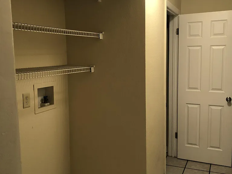 2401 Everett St — Photo 5