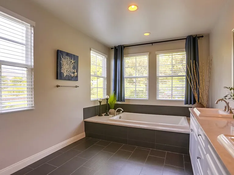 16961 Crescent Creek Dr — Photo 38
