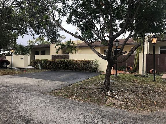 3rd image of 13744 Kendale Lakes Dr