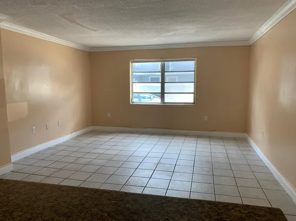 13725 NE 3rd Ct #P07, Miami, FL 33161