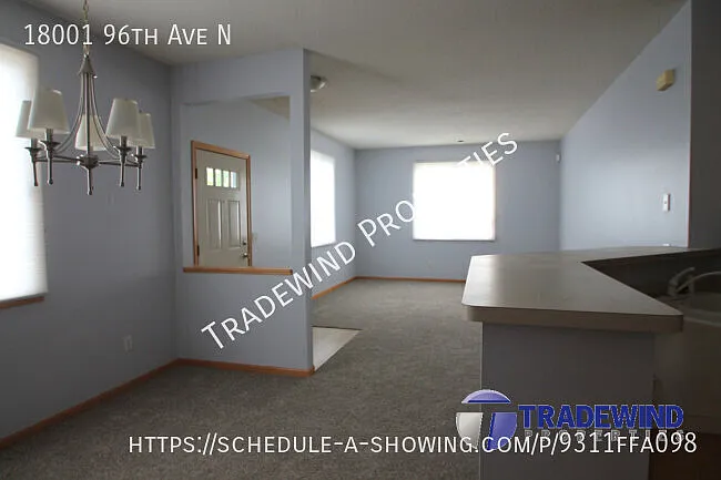 Desirable 3 Bed 1.5 Bath Townhome — Photo 4