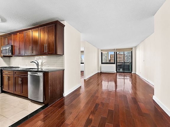 5th image of 347 W 57th St APT 28A