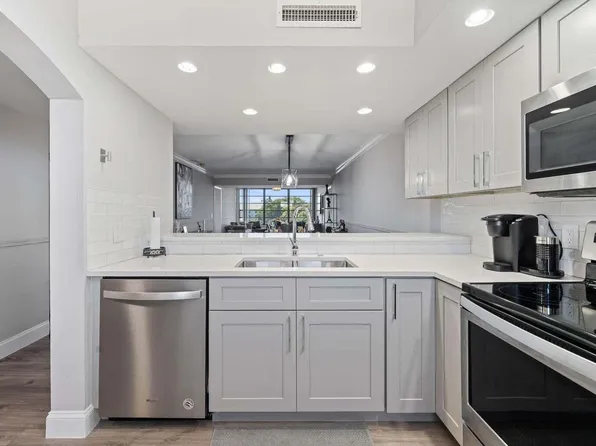 3716 Whitehall Drive #405, West Palm Beach, FL 33401