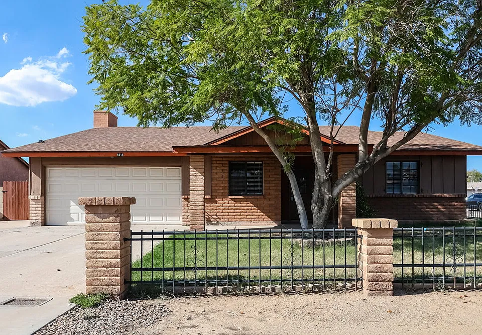 8516 W Roma Ave