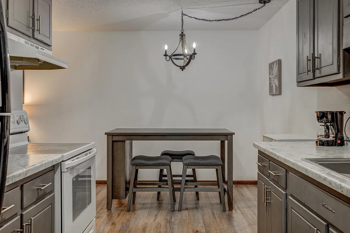 Building Photo - 4400 S Poplar St #204