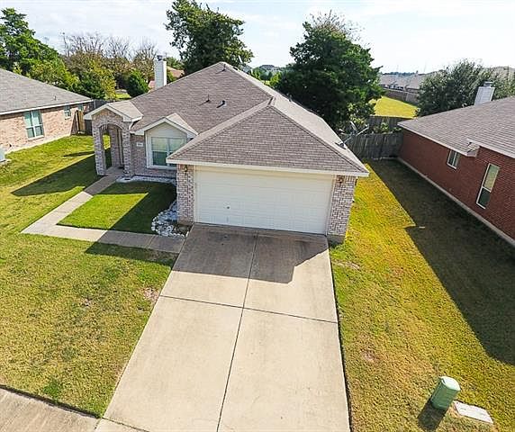 1st image of 814 Ash Ln