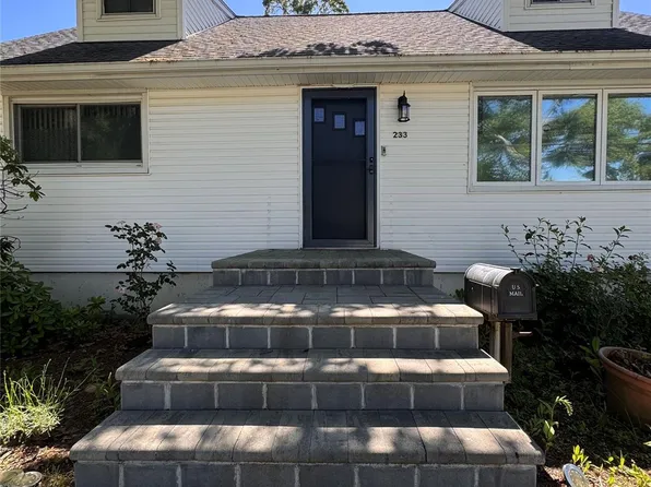 233 S 15th Street, Lindenhurst, NY 11757
