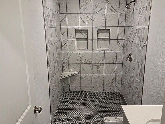 3rd image of 2220 Bender Ave