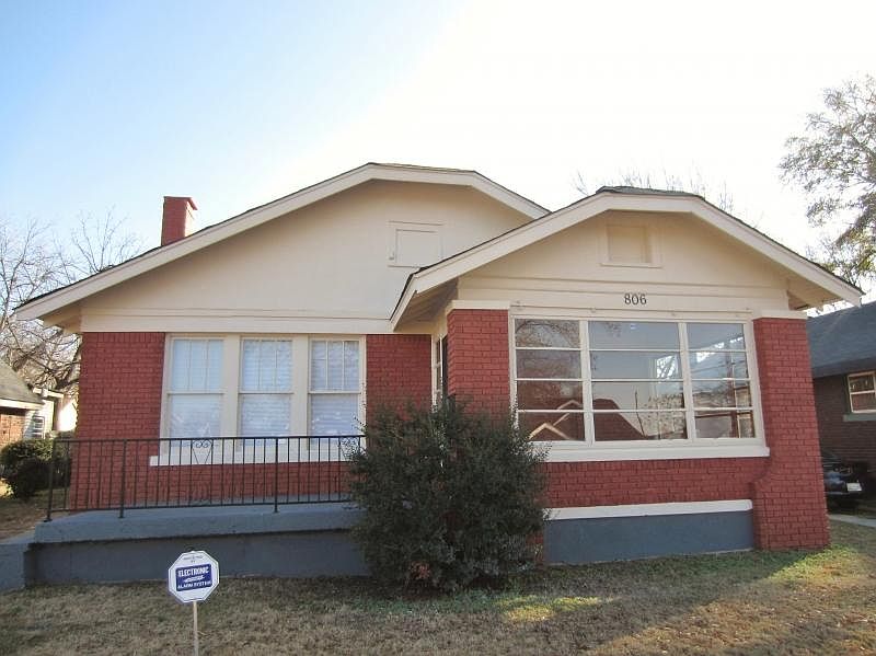 1st image of 806 Stonewall St