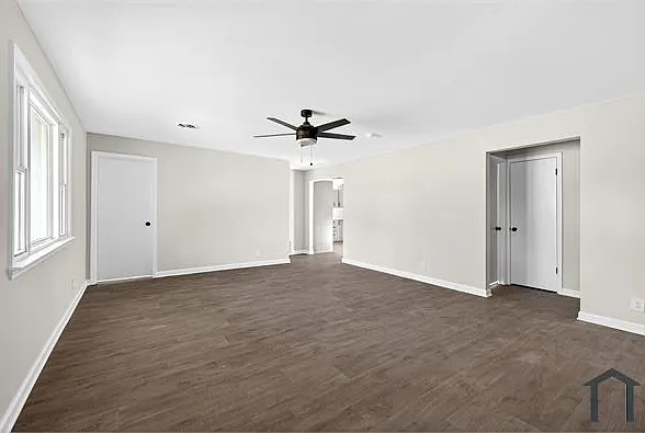 4406 W Argyle Dr — Photo 3